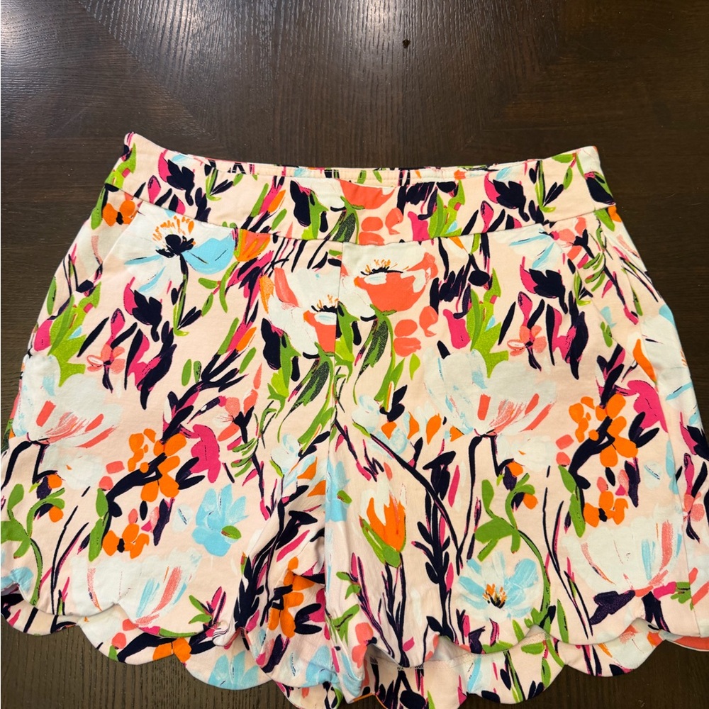crown & ivy Floral Scallop Hem Shorts - Multicolor